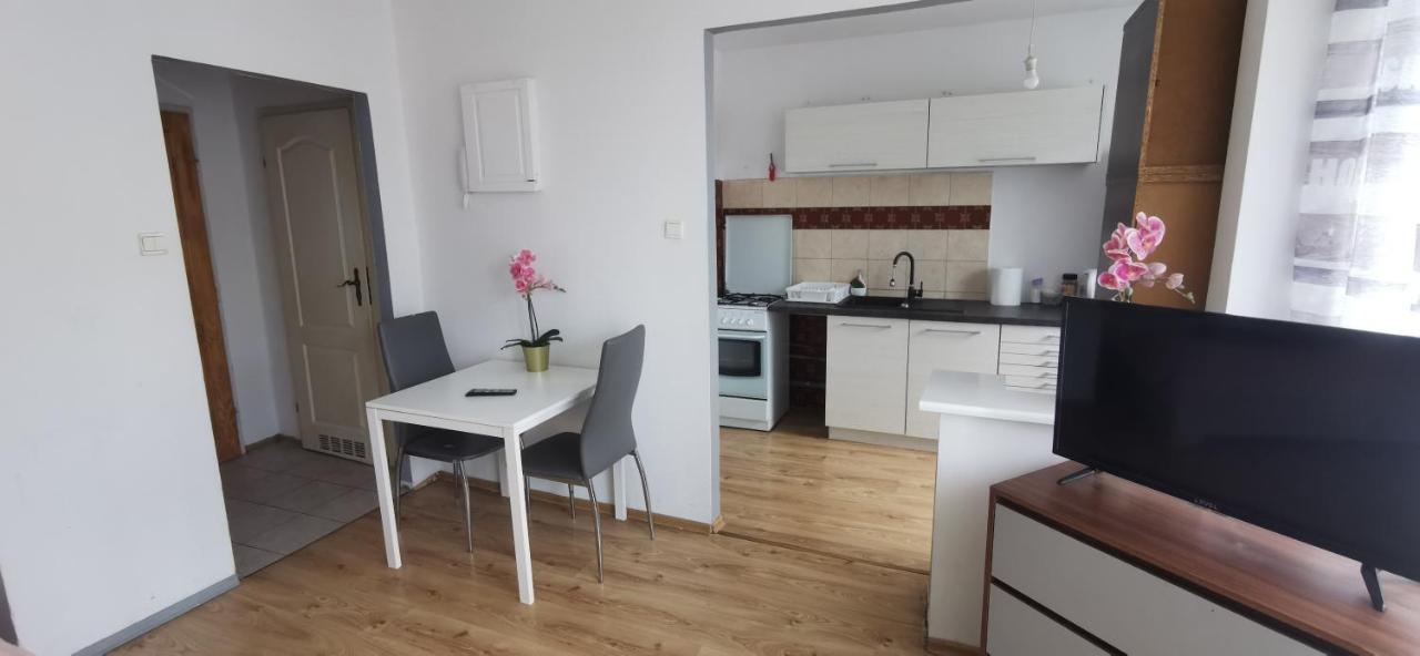 Kawalerka Z Balkonem 27 Apartamento Częstochowa Exterior foto