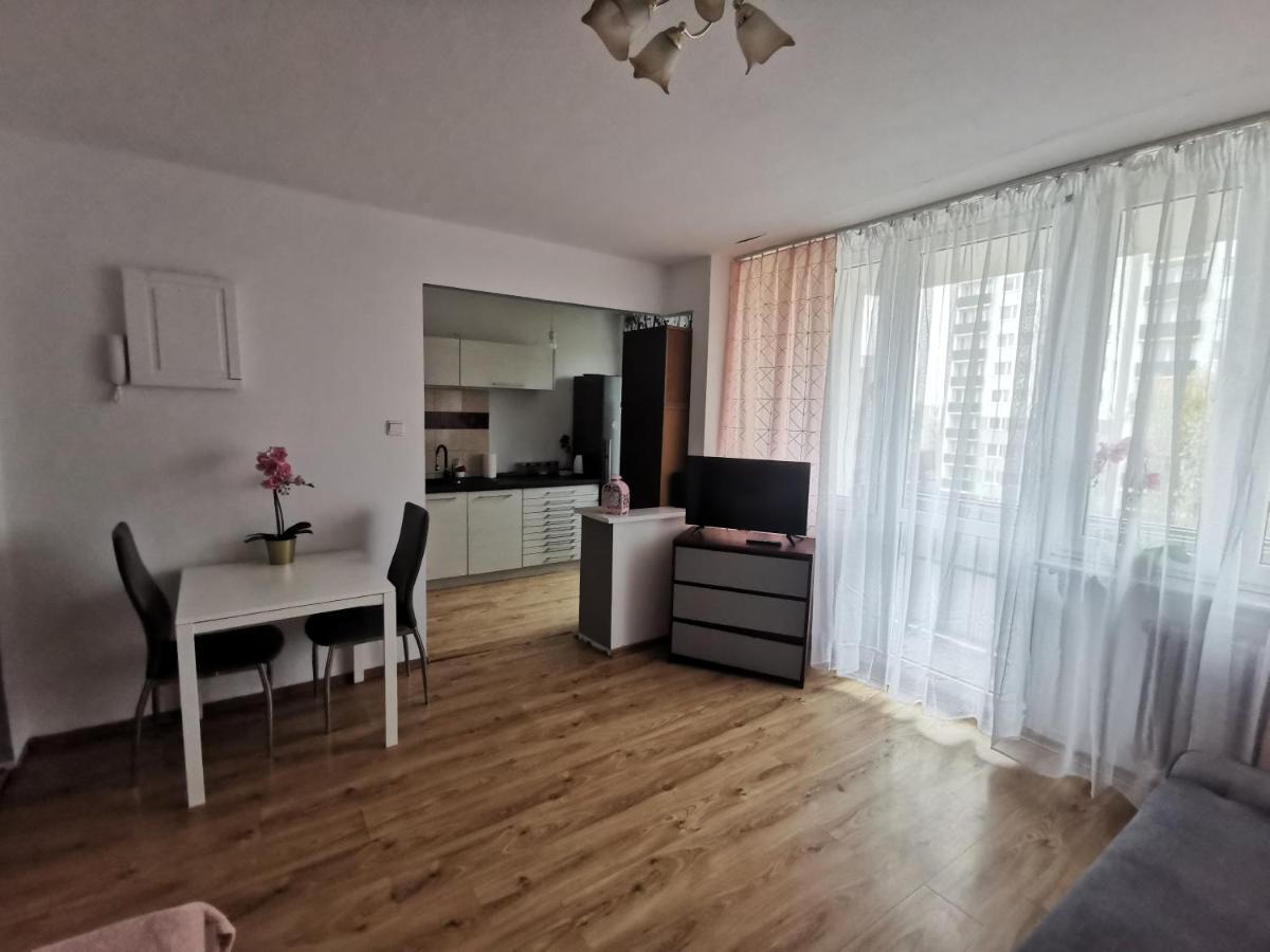 Kawalerka Z Balkonem 27 Apartamento Częstochowa Exterior foto